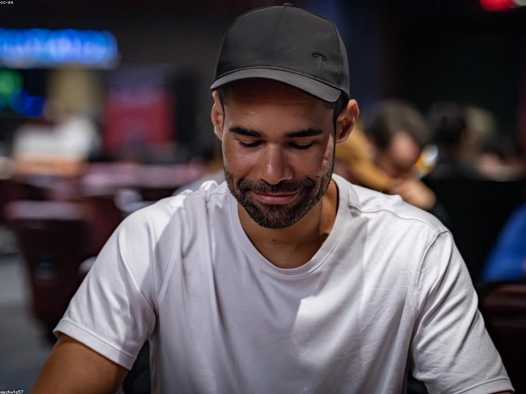 សិល្បៈនៃការបង្ហាញប៉ូកឺរ