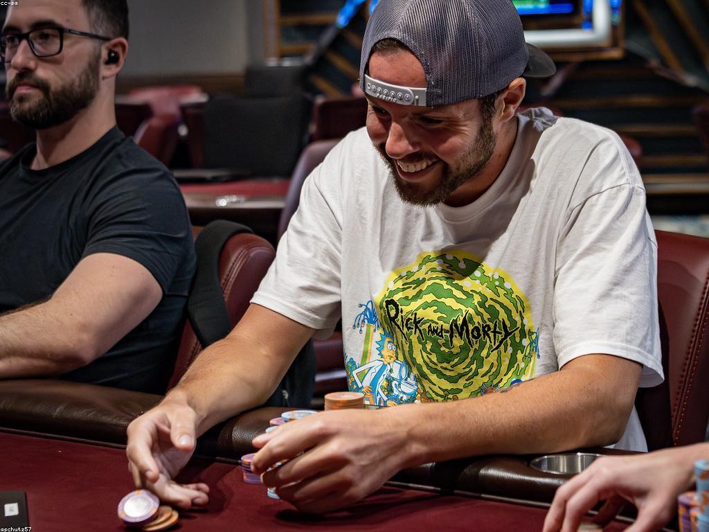 សារៈសំខាន់នៃការបង្ហាញប៉ូកឺរ