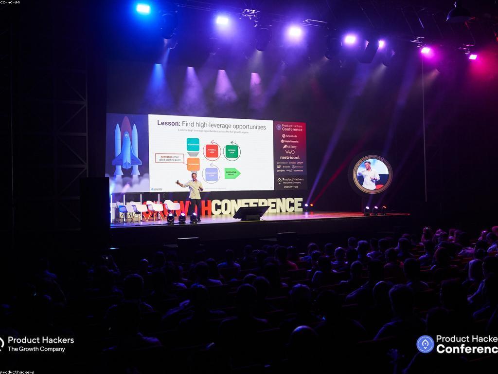 យុទ្ធសាស្រ្តប៉ូកឺរ: ការបង្កើនការទាក់ទងជាមួយអតិថិជន