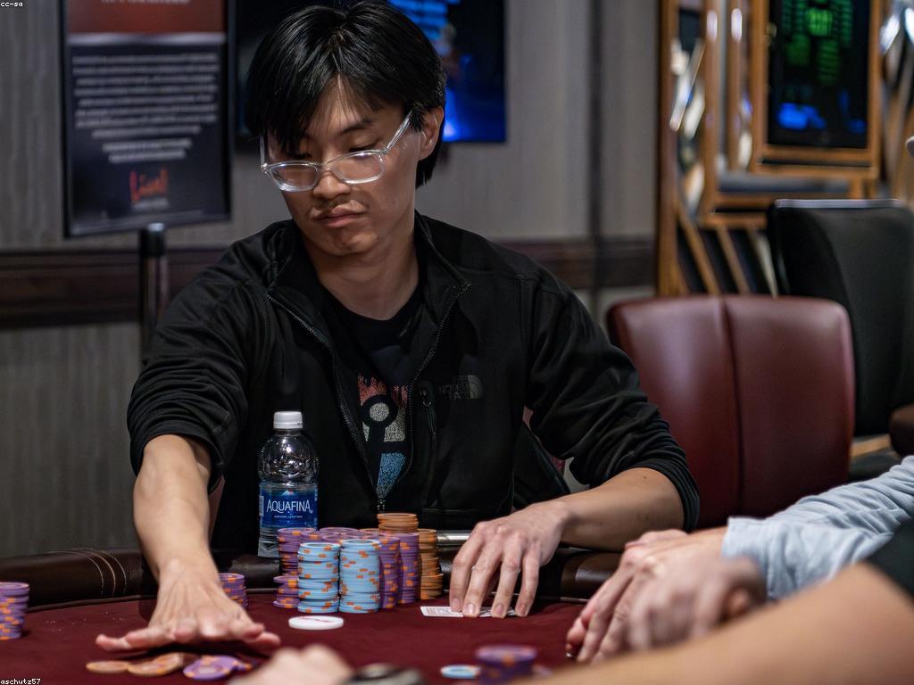 សិល្បៈនៃការបង្ហាញប៉ូកឺរ